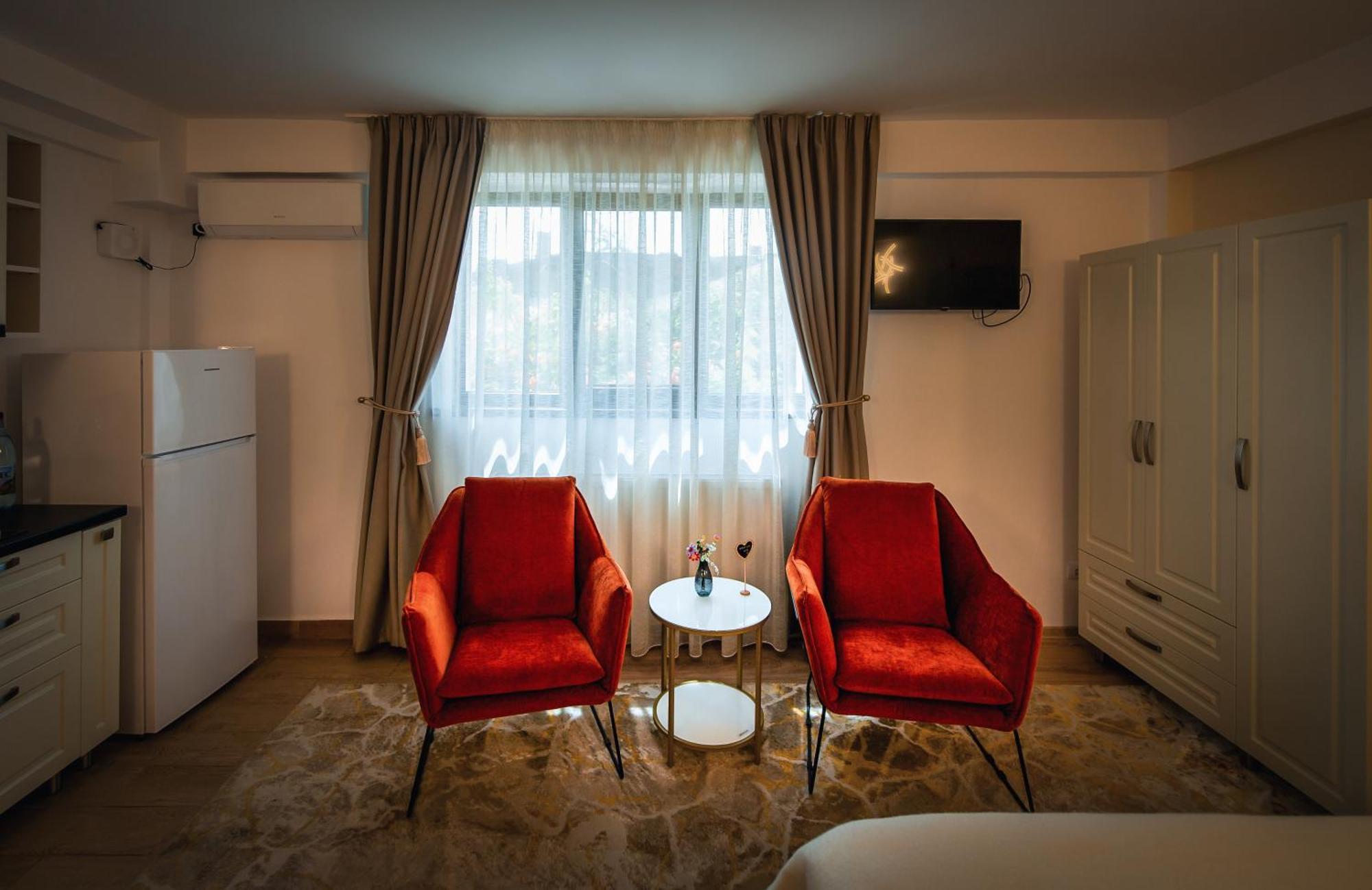 Amada City Center Iasi Bagian luar foto